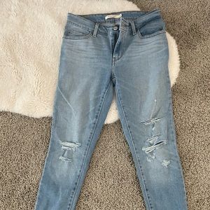 Levi’s skinny ankle distressed cut- 26